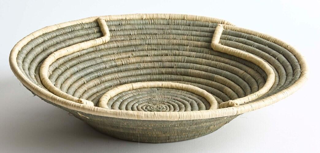 Embrace 16in Wall Basket